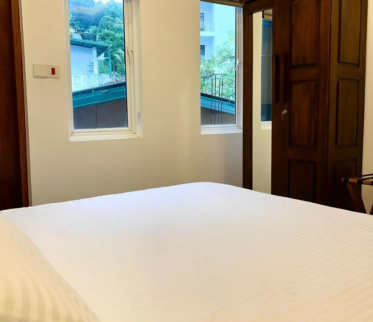 Kandy Breeze City Hotel