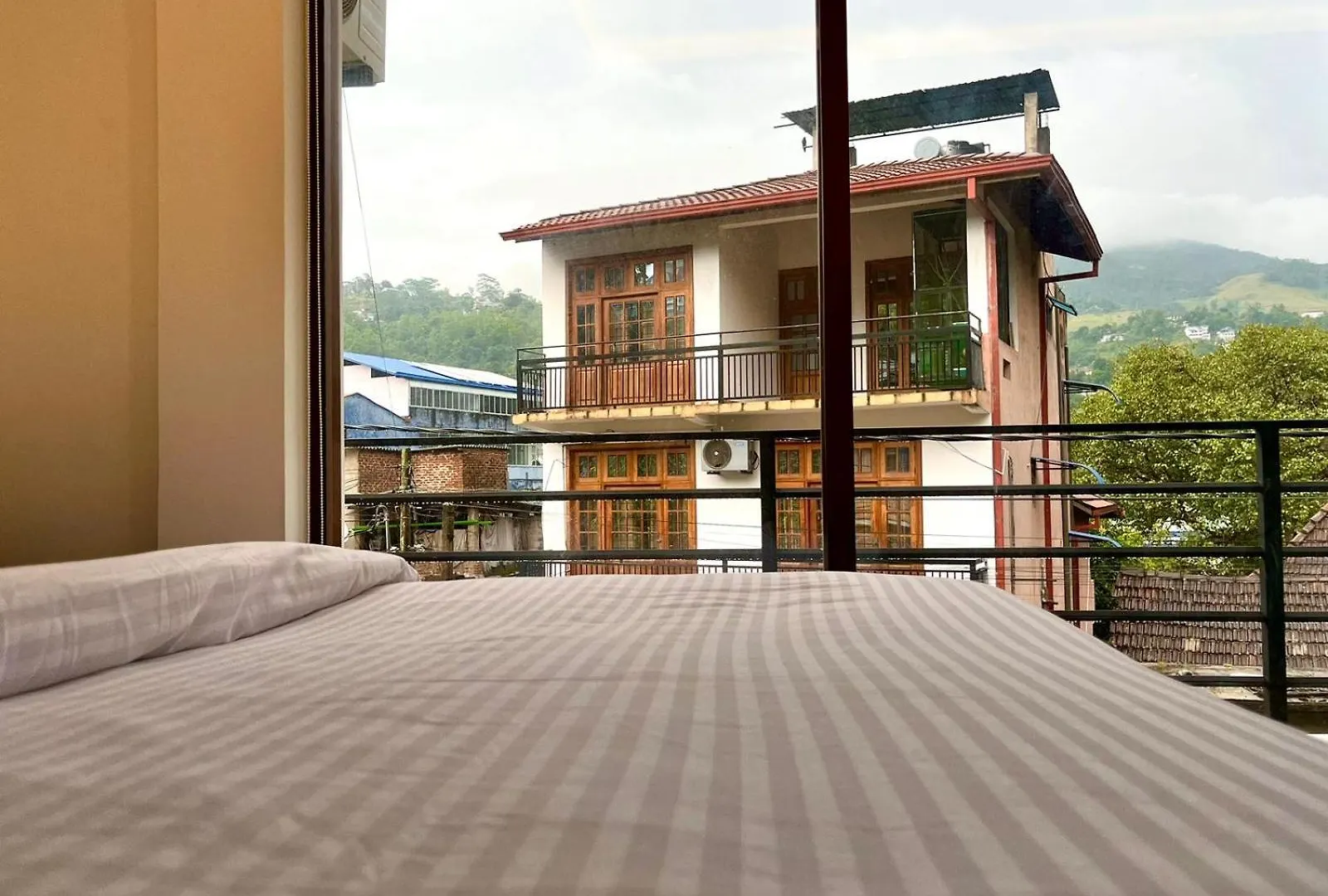 Kandy Breeze City Hotel