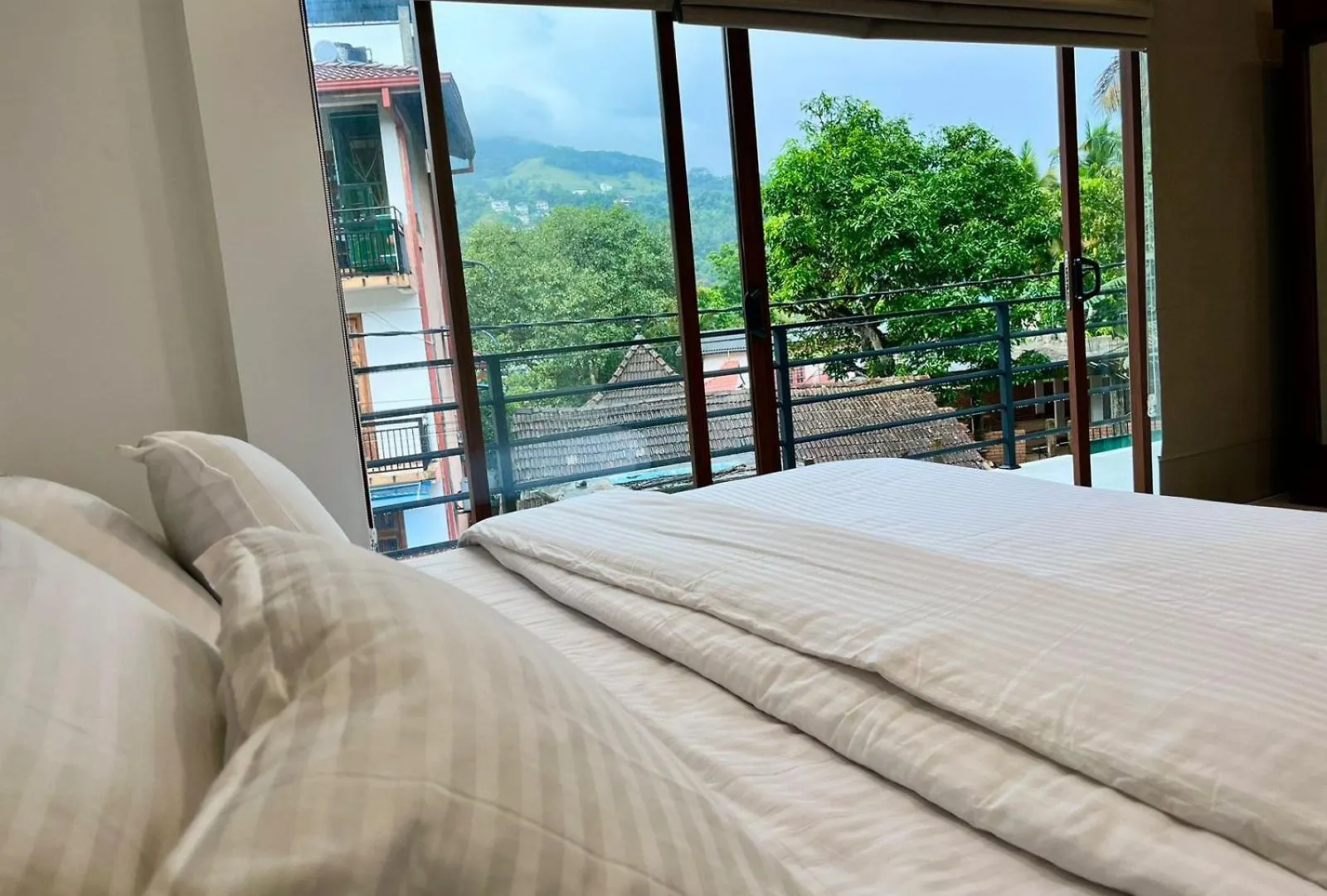 Kandy Breeze City Hotel